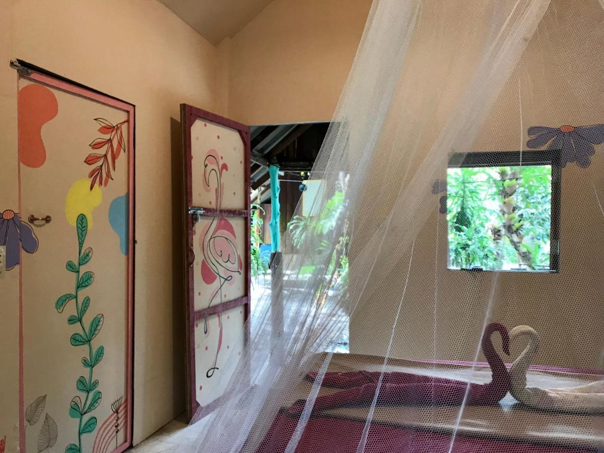 Rasta Baby Bar & Bungalows - Suitable For Young Travelers Koh Phayam Extérieur photo