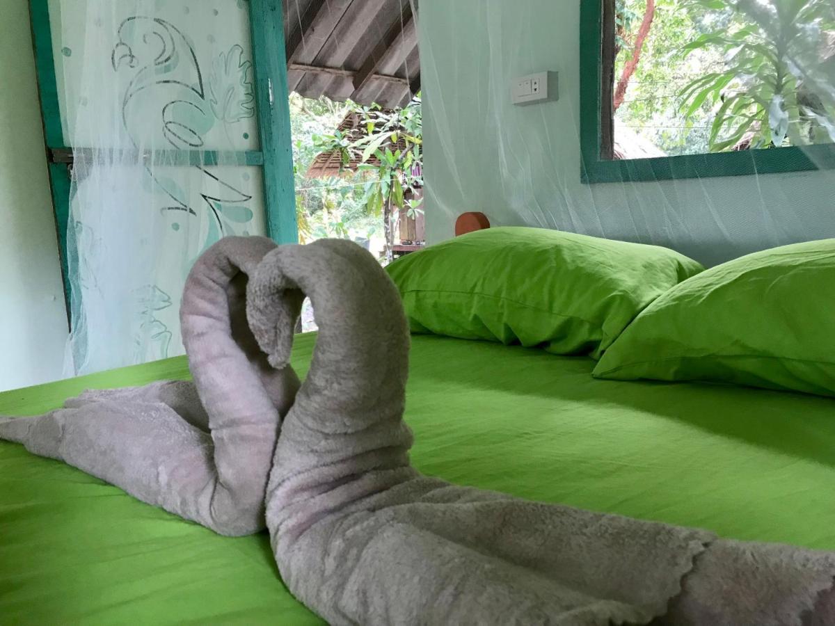 Rasta Baby Bar & Bungalows - Suitable For Young Travelers Koh Phayam Extérieur photo